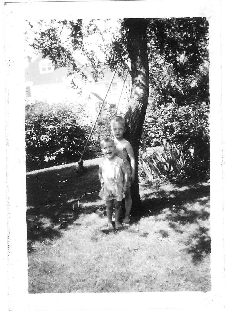 Photograph (20)
